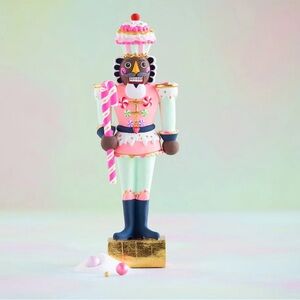 Glitterville Colonel Cupcake